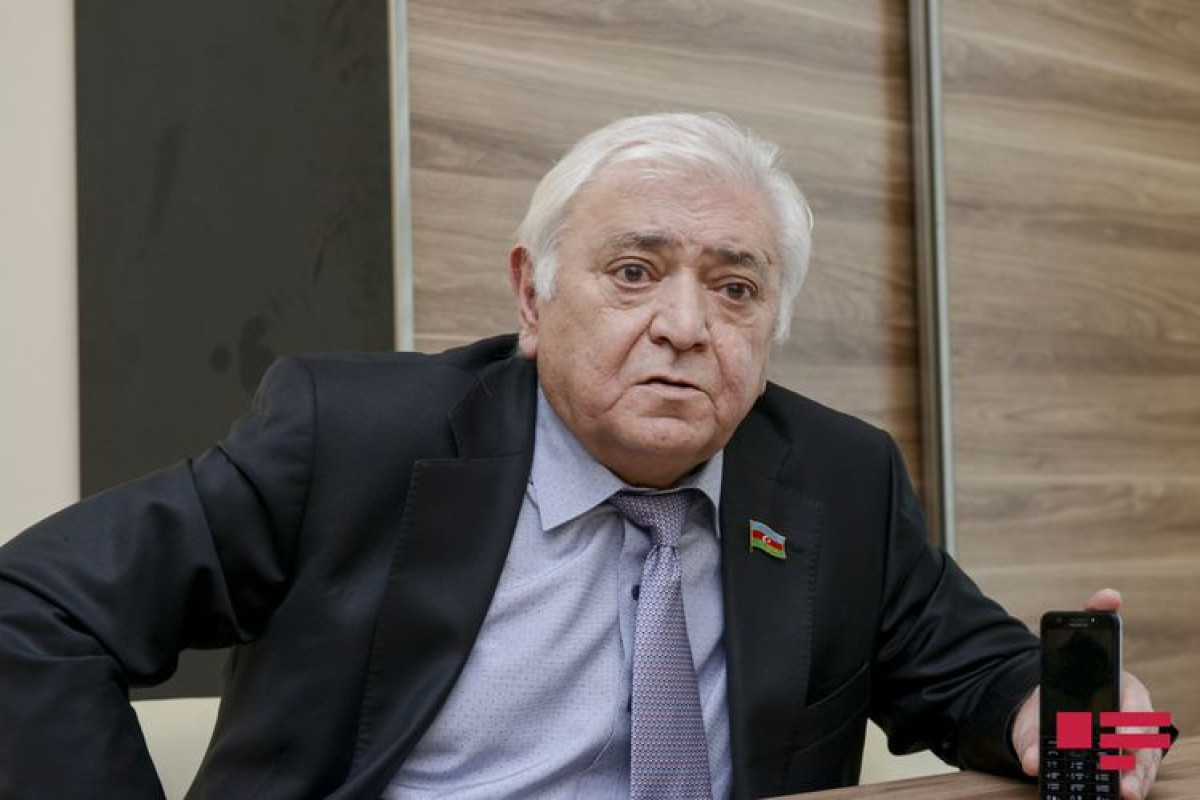 "İndi qayıdıb desəydi ki, bu gün aprelin biridir..." - "Ən xoşbəxt adam" povestindən  bir hissə  