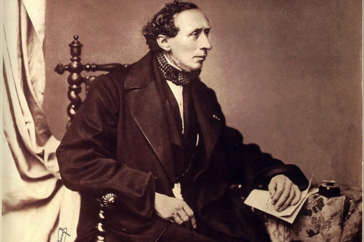 Fahişələrlə söhbət etməyi xoşlayan uşaq yazıçısı 