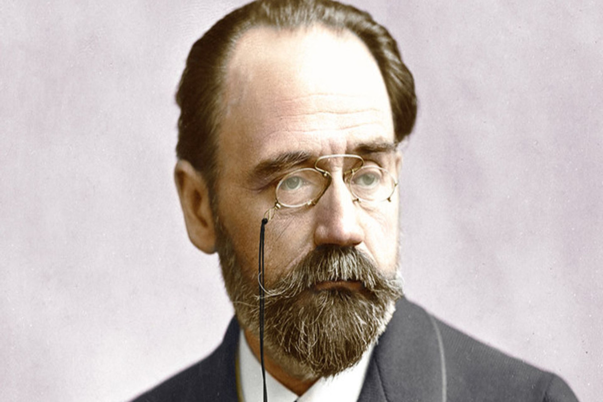 Gəncliyində rəssam olmaq istəyən,  ali təhsil ala bilməyən məşhur yazıçı - O, hansı romanı  üçün mədənlərdə fəhlələrlə görüşmüşdü?  