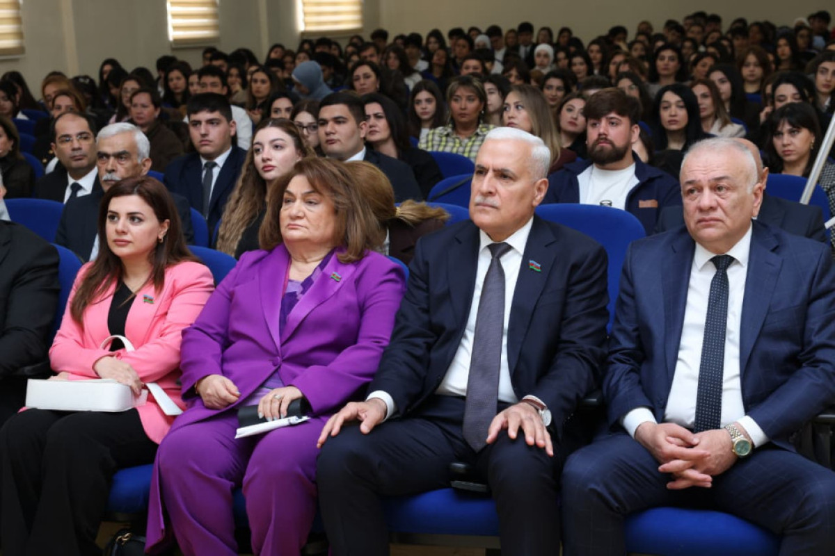 “Məni dinləyin!”  adlı monotamaşa nümayiş olundu