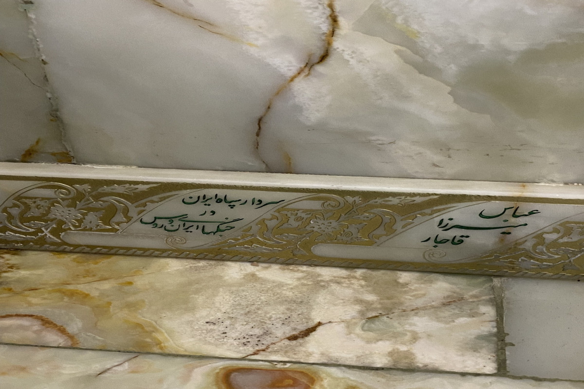 "Qadınları İmam Rzanın məzarı görünən səmtə yaxın qoymurlar" - Məşhəd bombalanır, amma biz... 