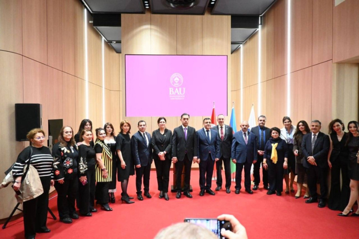 İstanbulda azərbaycanlı qadın rəssamların sərgisi açıldı 