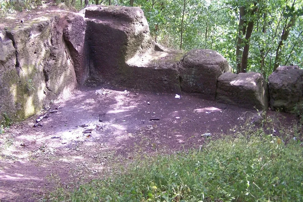 Almaniyada həvəskar "arxeoloq" tarixi qalaya zərər yetirdi  