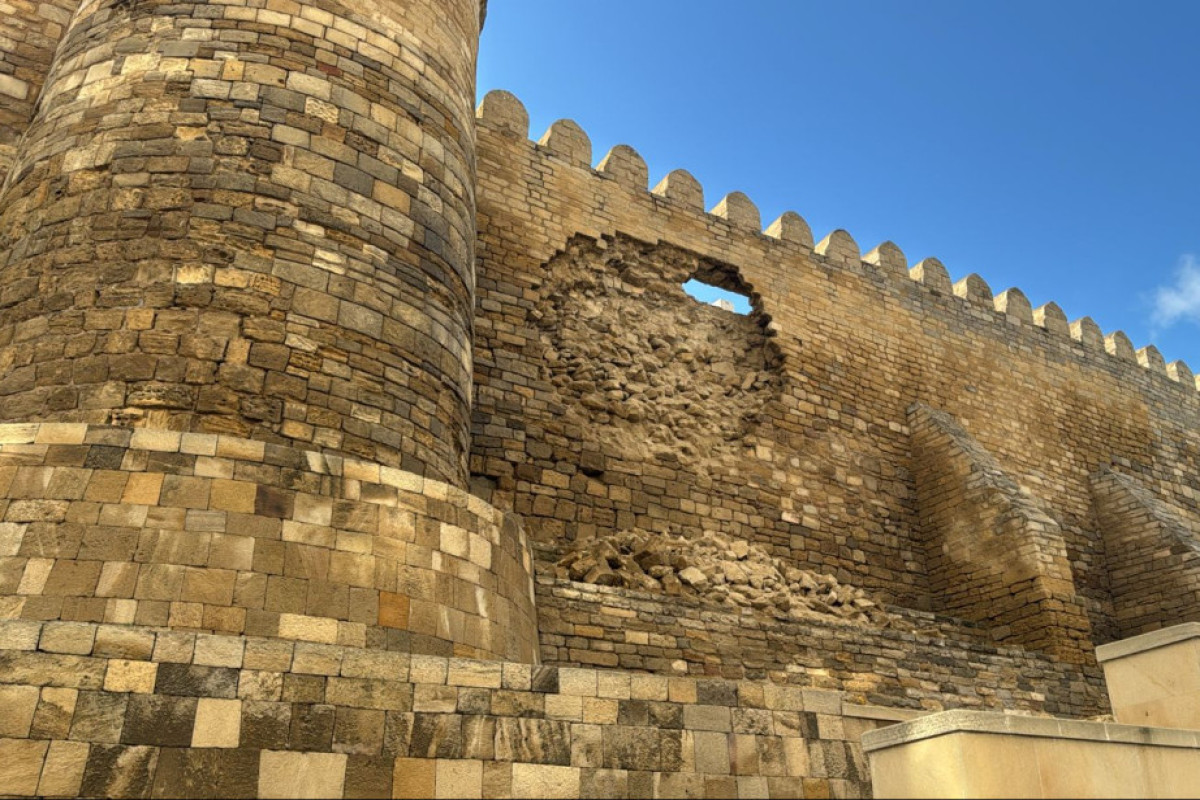 İçərişəhərdə tarixi qala divarında aşınma qeydə alındı 