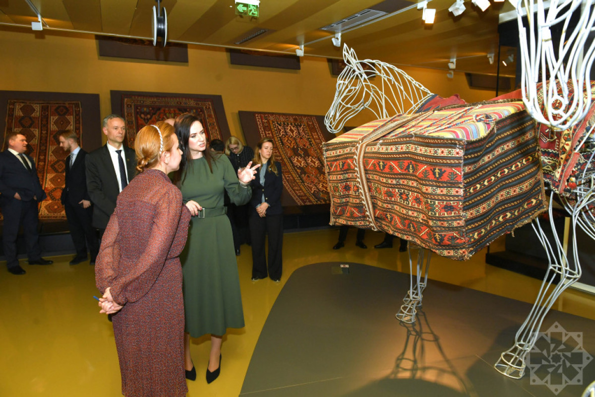 Litvanın Baş naziri Milli Xalça Muzeyini ziyarət etdi 