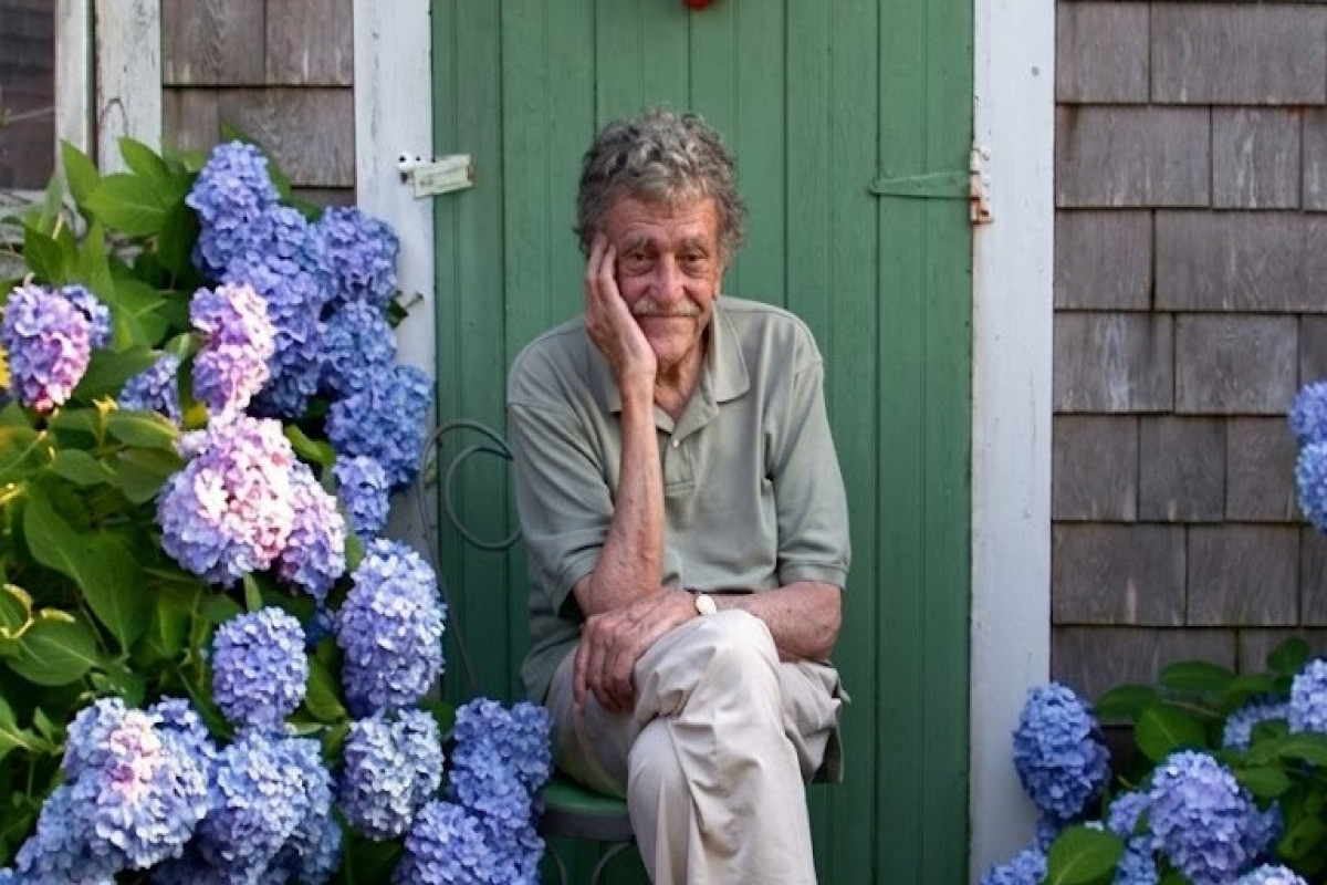 Qəzet paylayanın dürüstlüyü - Kurt Vonnequtun hekayəsi  