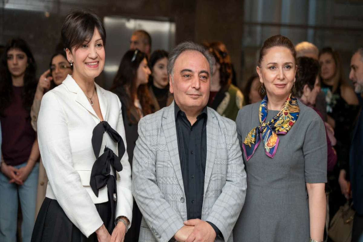 “Zamanın qanadlarında. Vüqar Əli”  kitabının təqdimatı və sərgisi keçirildi