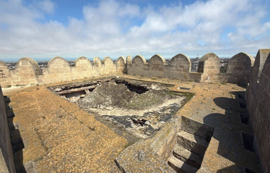 Böyük Mərdəkan qəsrində...