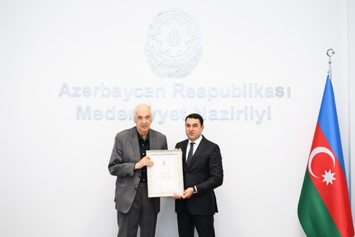Xalq artisti "Fəxri diplom"la təltif olundu 