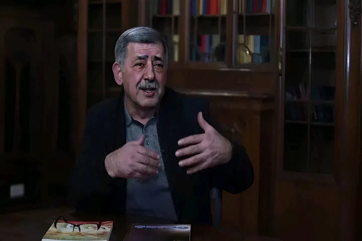 "Dünyanın ən mağmın adamı mənəm..." - Tiflisin ədəbi mənzərəsini dəyişən adam  