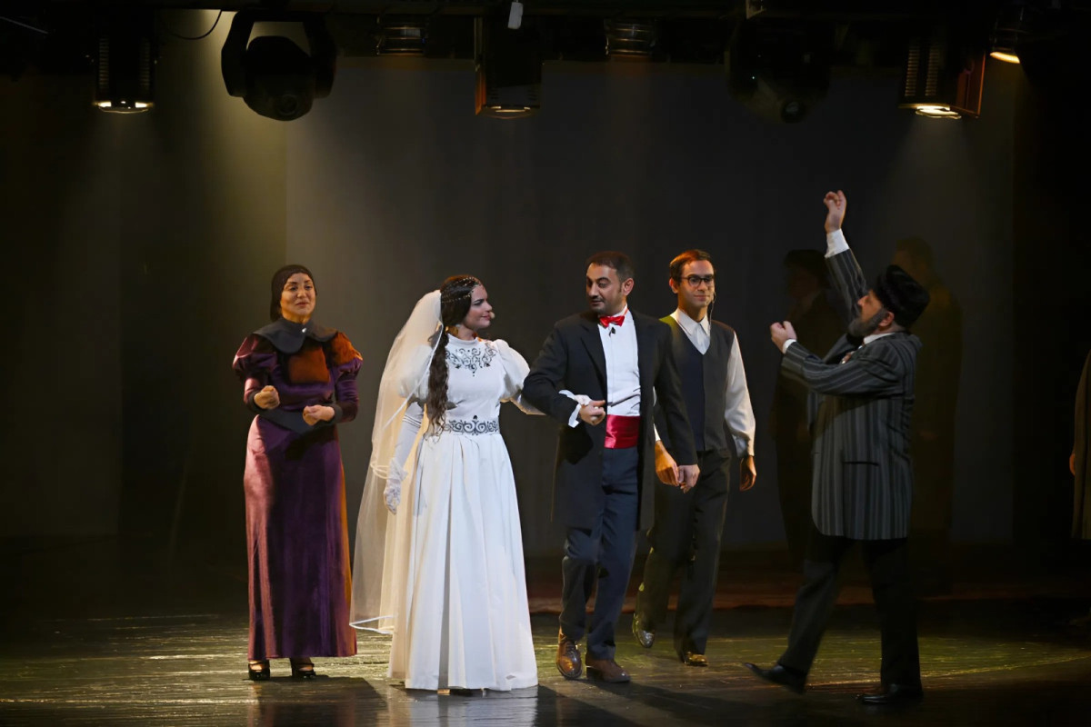 Pul, güc və riyakarlıq... - Neft bumu Bakını necə dəyişdi? 