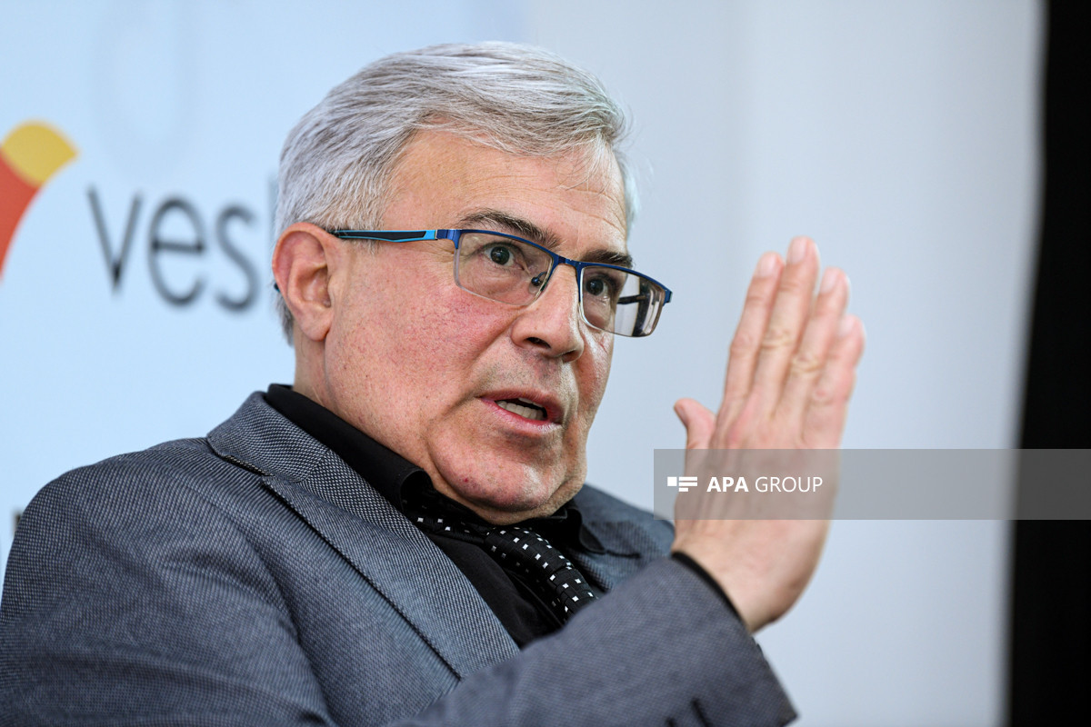 Həmid Herisçi:  "Poeziyanı satanları vətən xainlərindən daha təhlükəli bilərəm" - Müsahibə 