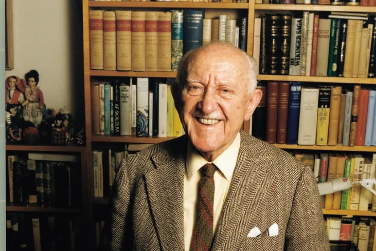 "İslandiyanın böyük təhkiyə ənənəsini dirçəldən yazıçı..."- O, Nobel nitqində uğurunu kimə  borclu olduğunu demişdi? 