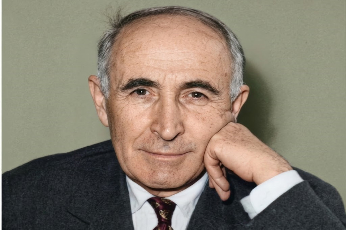 "O mavi gözlərin hüdudsuz ümman!" - Günün şeiri 