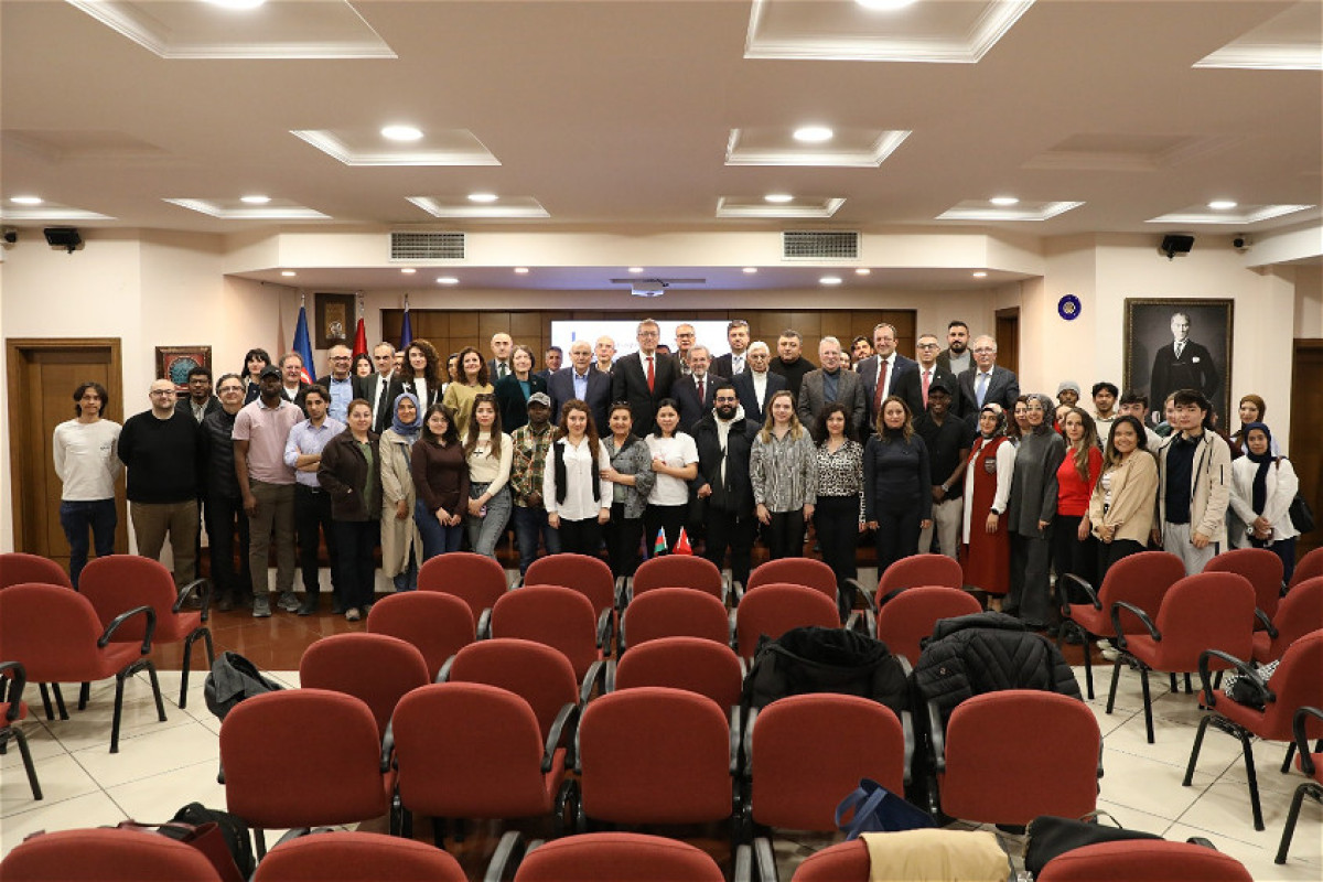 Kamal Abdulla və Rafiq Əliyevin üç kitabının təqdimatı və müzakirəsi keçirildi 