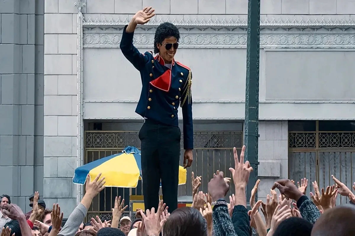 Maykl Cekson haqqında  bioqrafik film tənqidlərə rəğmən rekord qırdı 