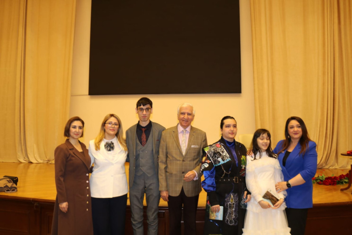 Həssas kateqoriyadan olan gənclərin iştirakı ilə “Məni dinləyin” adlı monotamaşa 