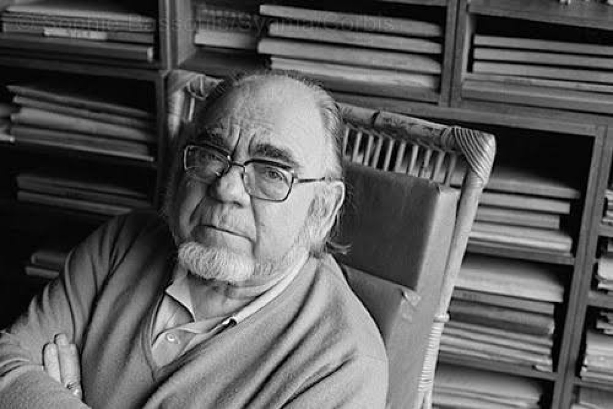 "Sevişənlər hər gün sarmaş-dolaşdı..."  - Ejen Gilvik  