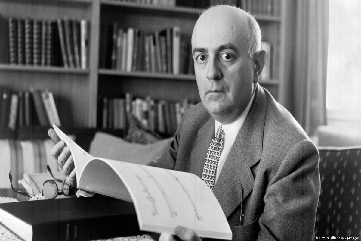 "Krala həqiqəti deyə biləcək yeganə insan saray təlxəyidir..." - Teodor Adorno 