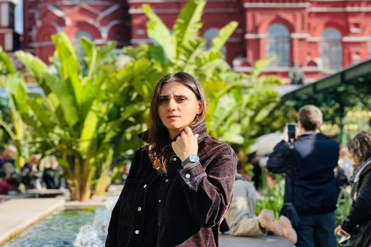 "Gündüz içki içirəm, gecə yuxu yatmıram" - Sevinc Yunuslunun şeiri 