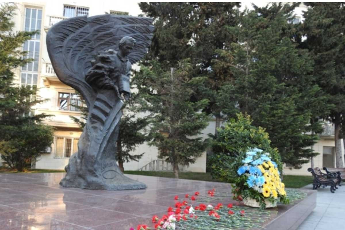Bakıda Taras Şevçenkonun abidəsinin yerləşdiyi meydana ukraynalı şairin adı verildi