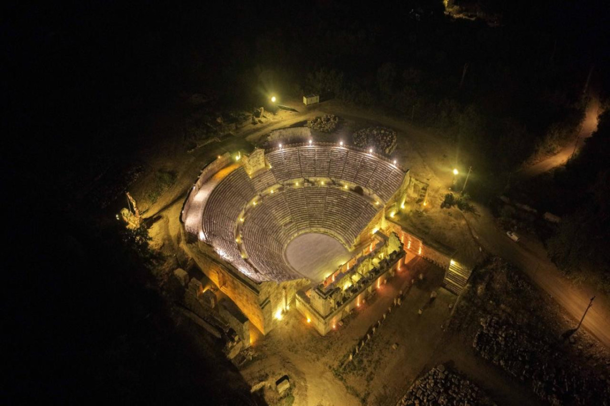 Türkiyədə antik teatr günəş enerjisi ilə işıqlandırılacaq 