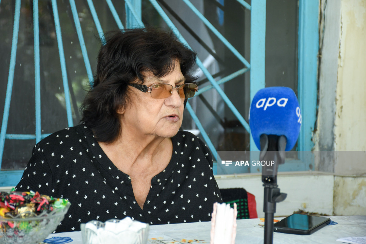 Zemfira Qafarova:  Atam Sibirdə olanda anam boşandı, “Kirpi”nin rəssamına ərə getdi - Müsahibə 