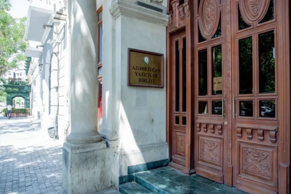 "Söhbət ildə on beş manatdan gedir..." - AYB-dən hansı yazıçılar çıxarıldı?  