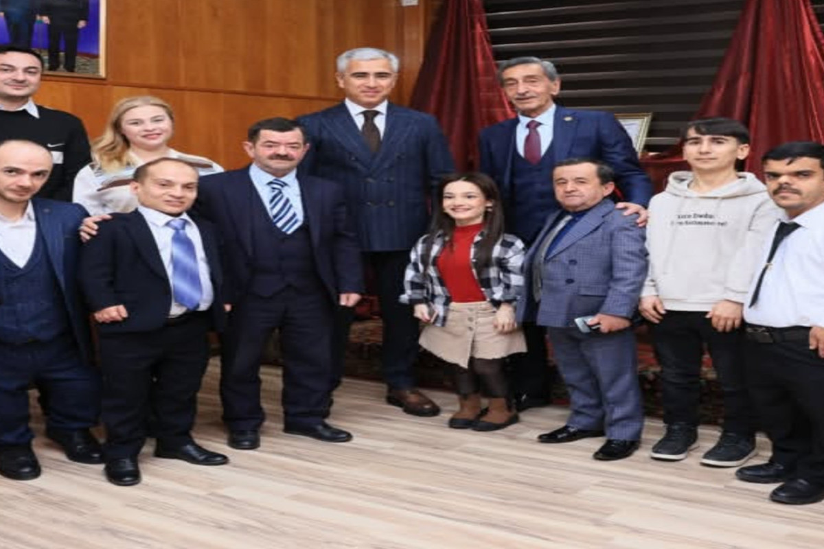 Anar Ələkbərov Azərbaycan Teatr Xadimləri İttifaqının İdarə Heyətinin üzvləri ilə görüşüb - Fotolar 