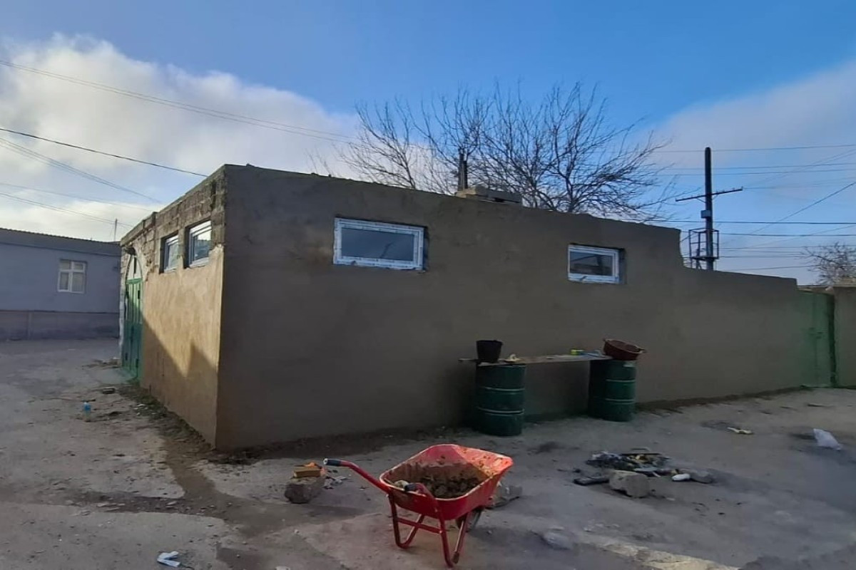 Maştağada tarixi məscidin divarının qanunsuz suvanmasının qarşısı alındı  