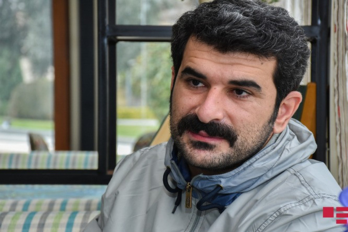 "Əlil arabası sürürəm, anam da arabada..." - Şəhriyar del Gerani 