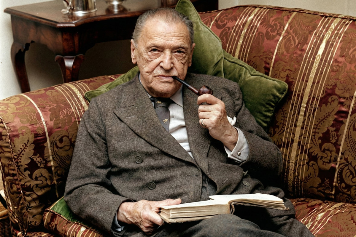 "Qadının üç vəzifəsi var: gözəl olmaq, yaxşı geyinmək və heç vaxt etiraz etməmək" - “Yazıçının qeyd dəftəri” kitabından seçmələr 