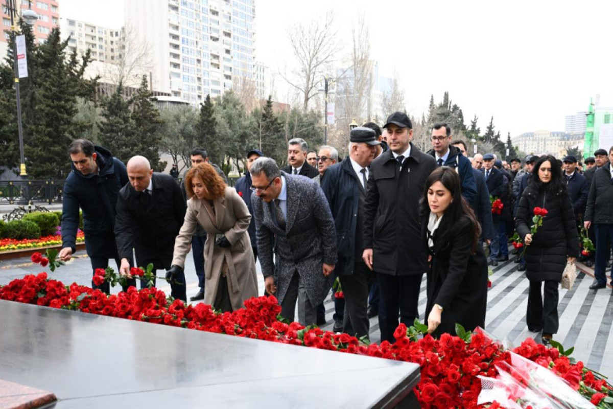 Mədəniyyət Nazirliyinin kollektivi Xocalı faciəsi qurbanlarını yad etdi 