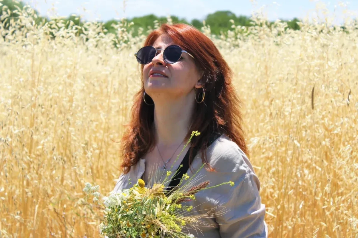 Ən gözəl duaların ovuclanıb içildiyi yerdəydi eşq... - Hədiyyə Şəfaqətin şeirləri  