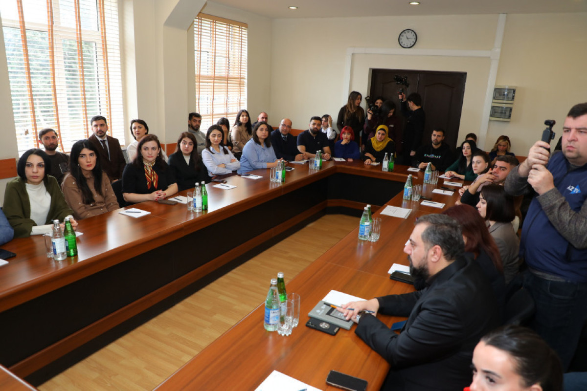 “Mediada Azərbaycan dili”  mövzusunda təlimlər başlanıb