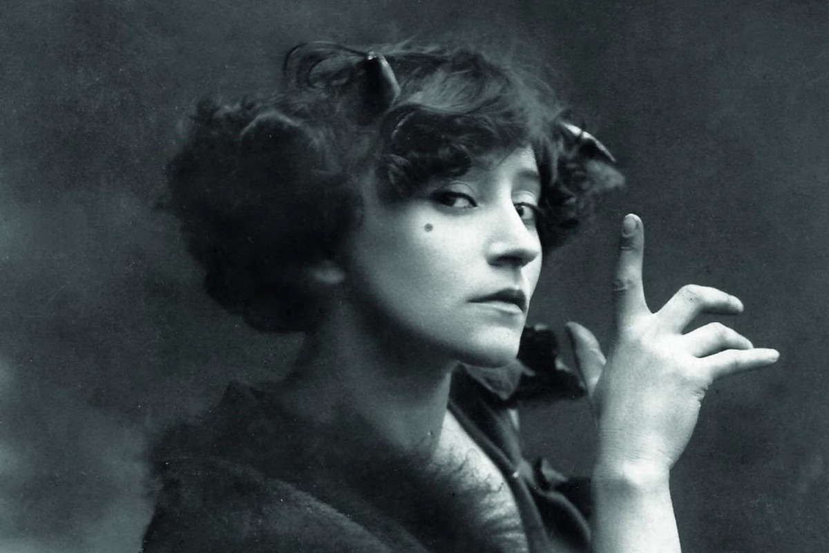 Gənc oğlanla eşqini yazan qadın - Əri niyə onu otağa kilidləyirdi?  