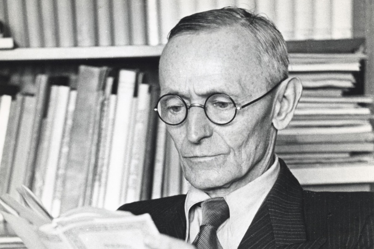 "Sevməyin  hər şey olduğunu öyrəndim..."  - Herman Hesse  
