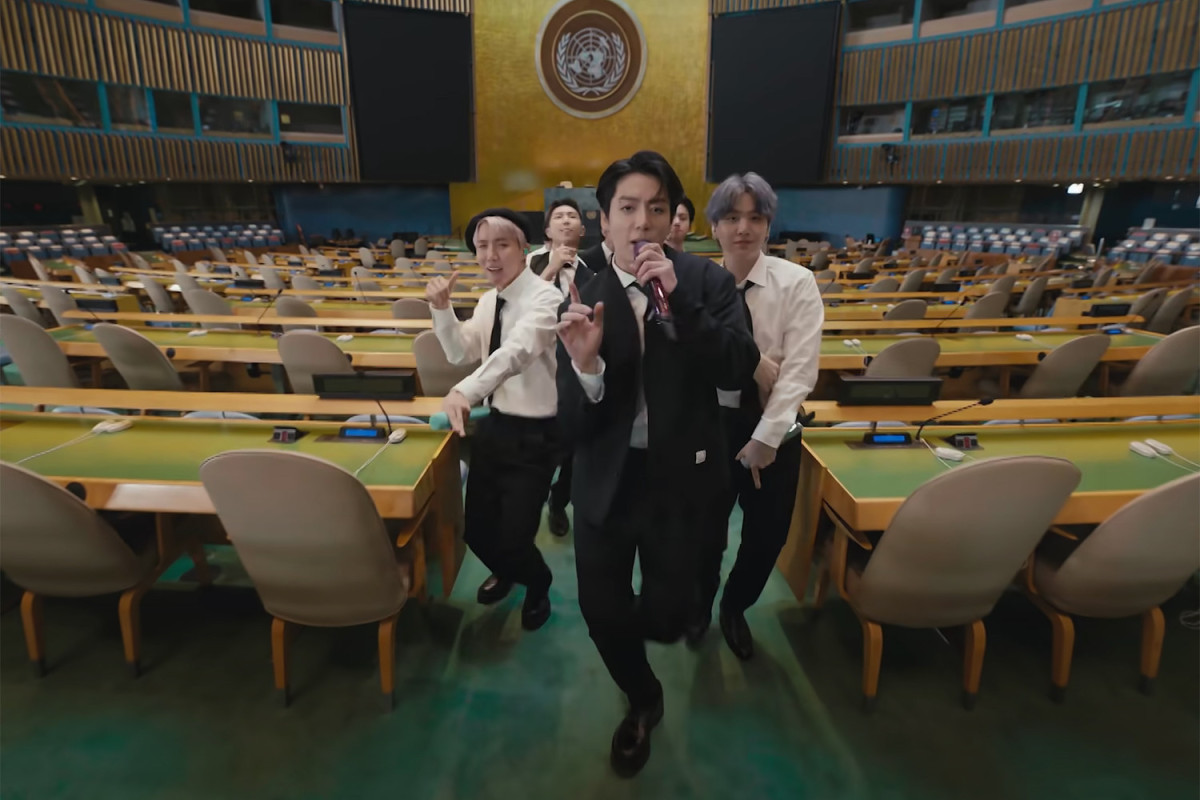 "BTS"in konserti ləğv olundu - Qəzəbli pərəstişkarlar Prezident iqamətgahına yürüş etdilər 