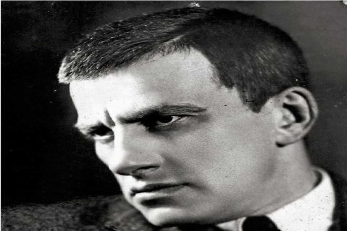 Mən qurd kimi gəmirərdim bürokratizmi - Vladimir Mayakovski 