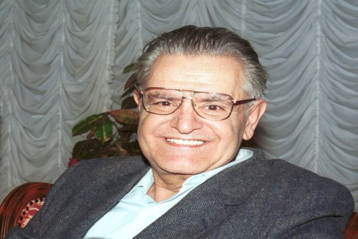 Nəhəng - Fazil İsgəndərin hekayəsi  