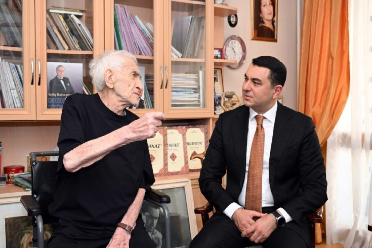 Mədəniyyət naziri Xalq artistini evində ziyarət etdi 