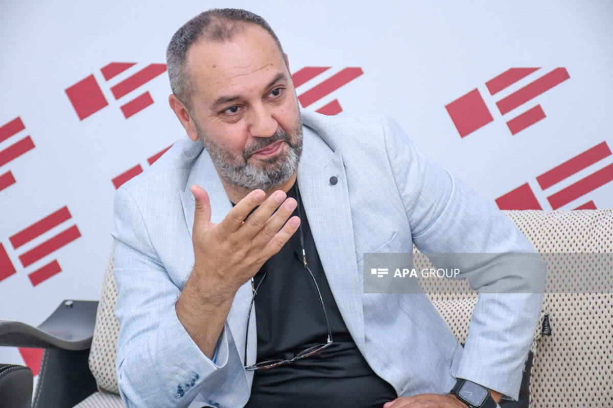 İlham Əziz:  "Həyatda yeganə peşman olmadığım iş yazmaqdır..." - Müsahibə  