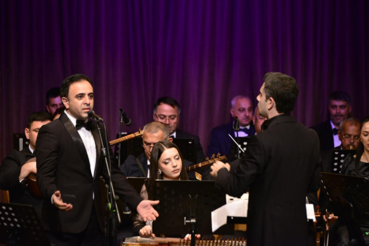 95 yaşlı Xalq Çalğı Alətləri Orkestrindən musiqi ziyafəti 