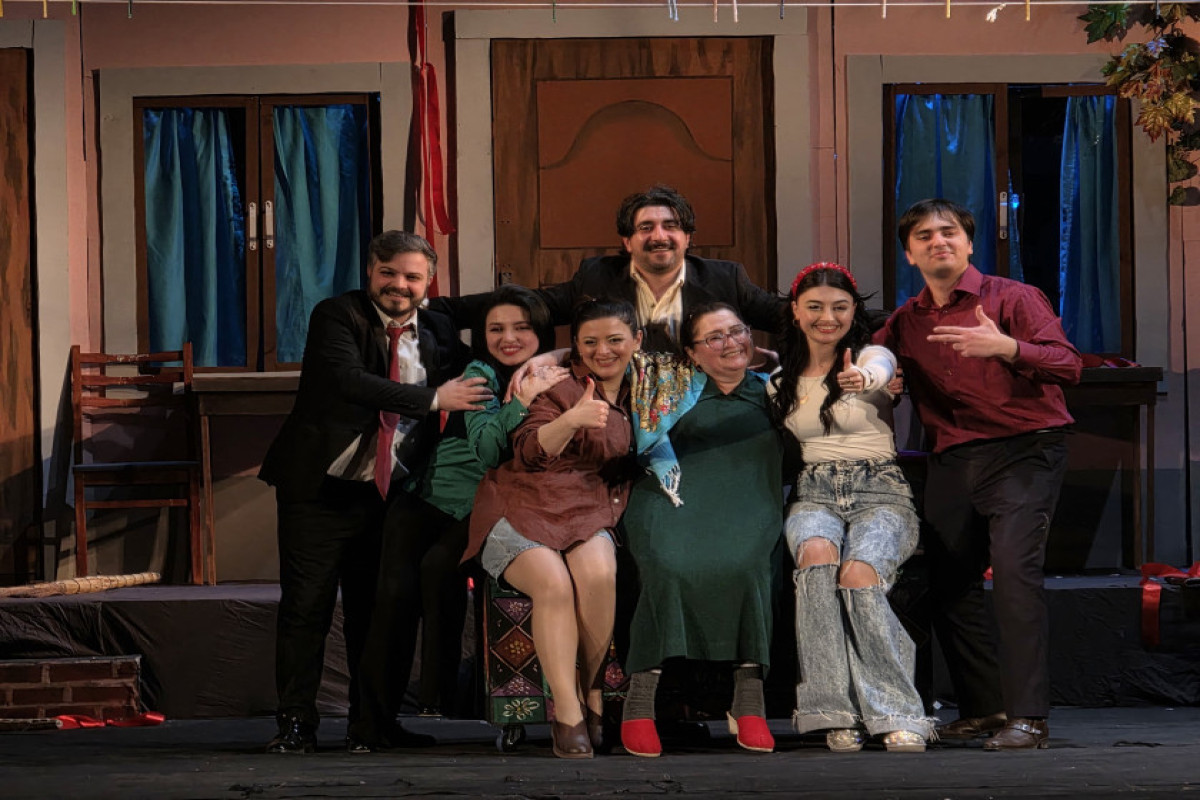 “Gəlinlərin savaşı”  tamaşasının premyerası oldu