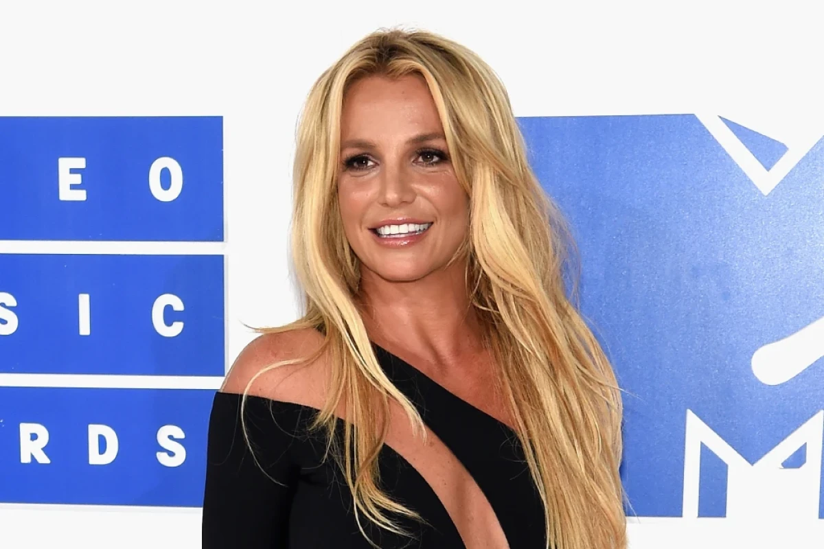 Britni Spirs saxlanıldı - Səbəb 