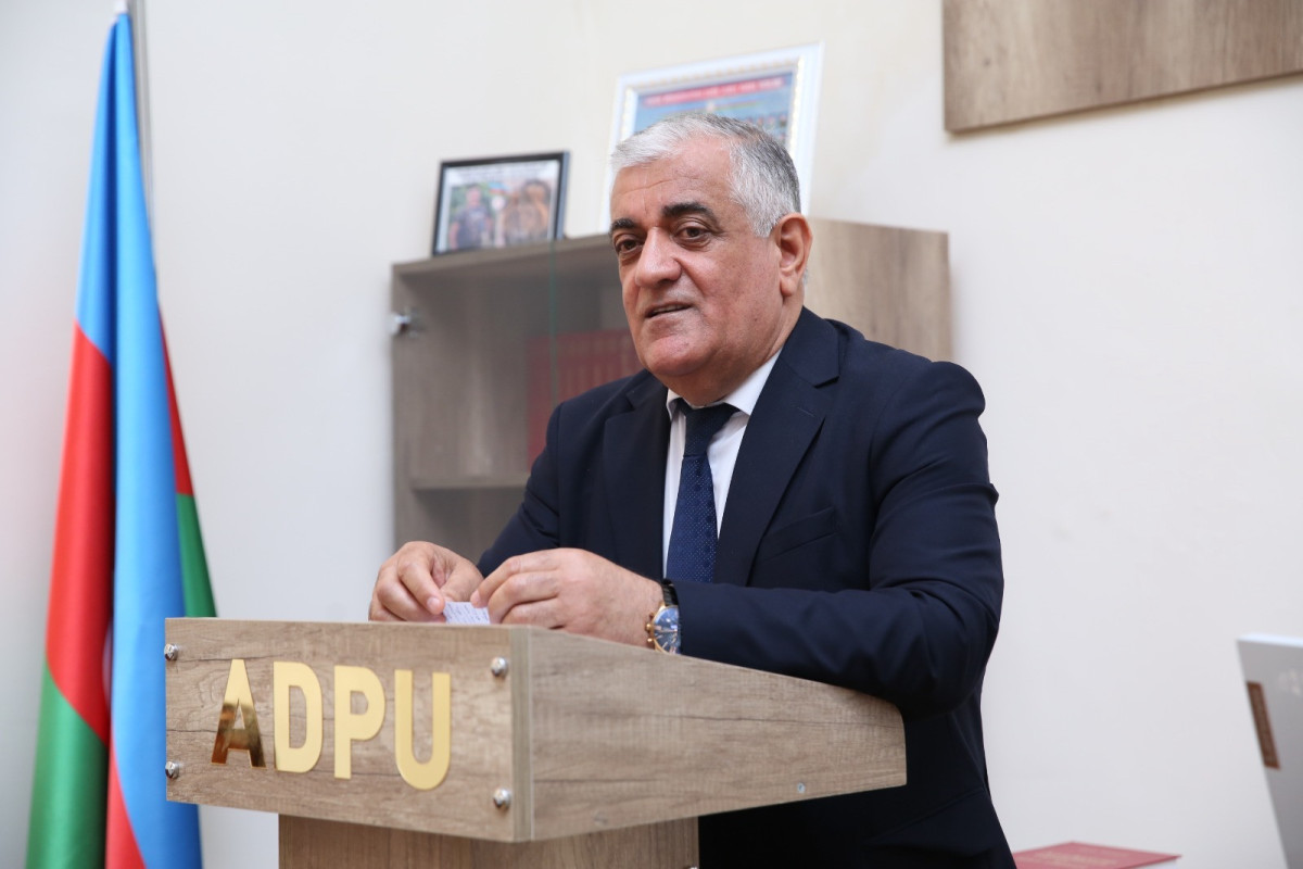 Hüseynbala Mirələmov bədii nəsrini insan və zaman kontekstində dəyərləndirən monoqrafiya - Elman Quliyev 