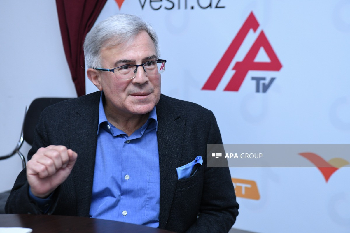 Təbrizdə olan şair Həmid Herisçi  "Müharibə gündəliyi"  yazır