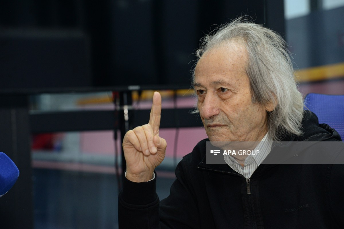 "Orada işləyənlərin çoxu fırıldaqçı idi" - 92 yaşlı loğmanla müsahibə 