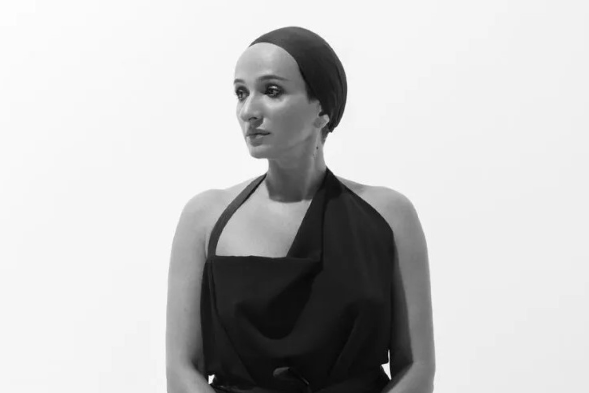 Şərq estetik düşüncəsi Qərb avanqard ənənəsi ilə vəhdətdə - Aydan Salahovanın qadın obrazları nəyi simvolizə edir?  