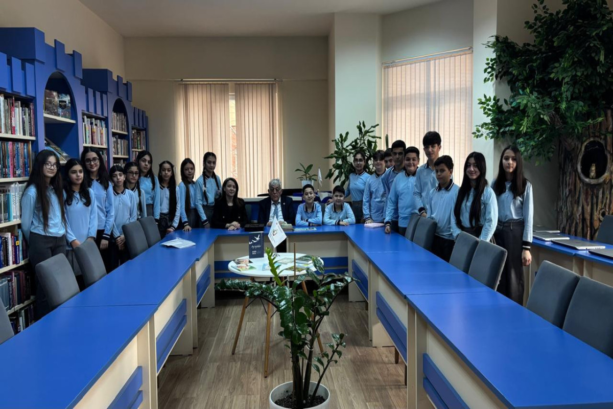 Respublika Uşaq Kitabxanasında yazıçı Zahid Xəlil ilə görüş keçirildi 